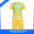 Maillot de football fait sur commande de mode sec de 2017, customisez l&#39;uniforme de maillot de football fabriqué en Chine